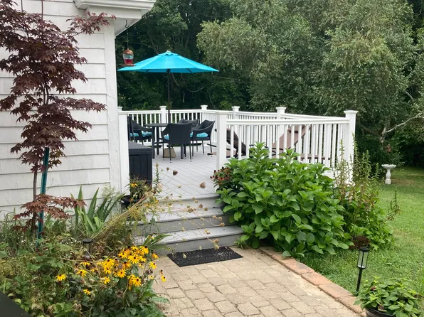1044 Main Rd, Westport, MA 02790