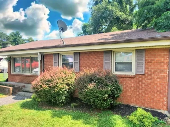 2033 Burma Rd, Salem, VA 24153