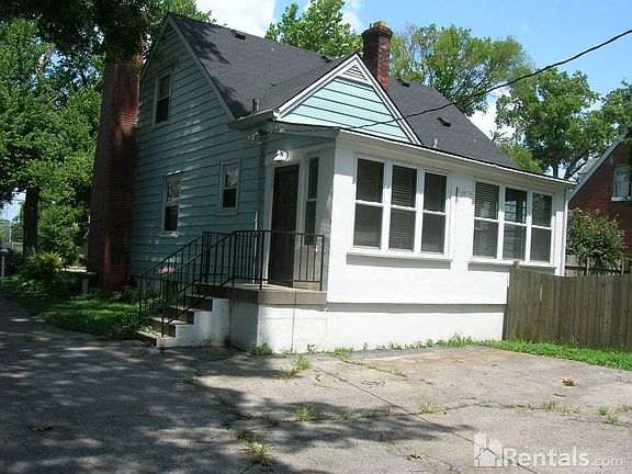 Rear view of property, sunroom