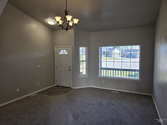 4th image of 517 Pennsylvania Ct
