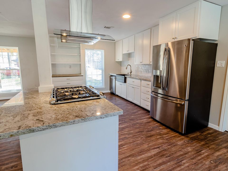 Stainless steel appliances, gas range and farmhouse sink with granite counters. Quality, craftsman style finishes throughout