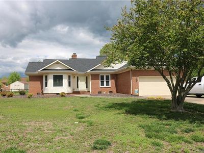 8614 Middleton Cir, Harrisburg, NC, 28075