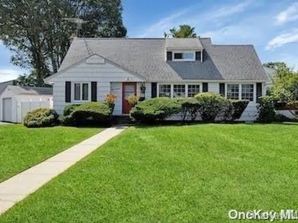 19 Mindy Lane, Westbury, NY 11590