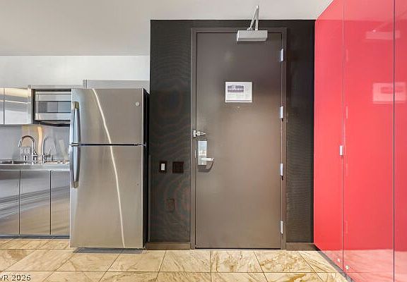 3rd image of 4381 W Flamingo Rd #1816