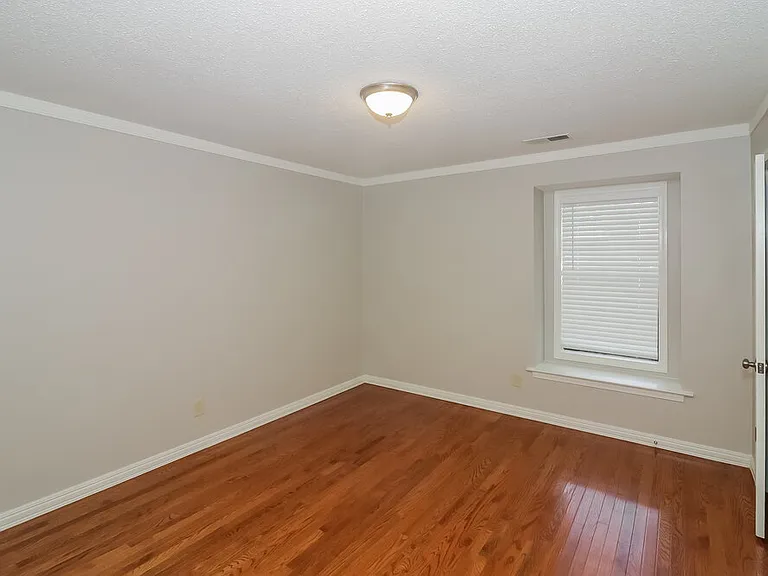 2224 Burlingate Dr — Photo 12