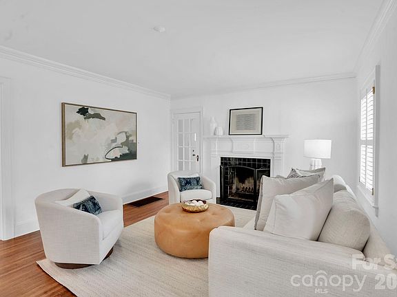 3rd image of 2933 Park Rd