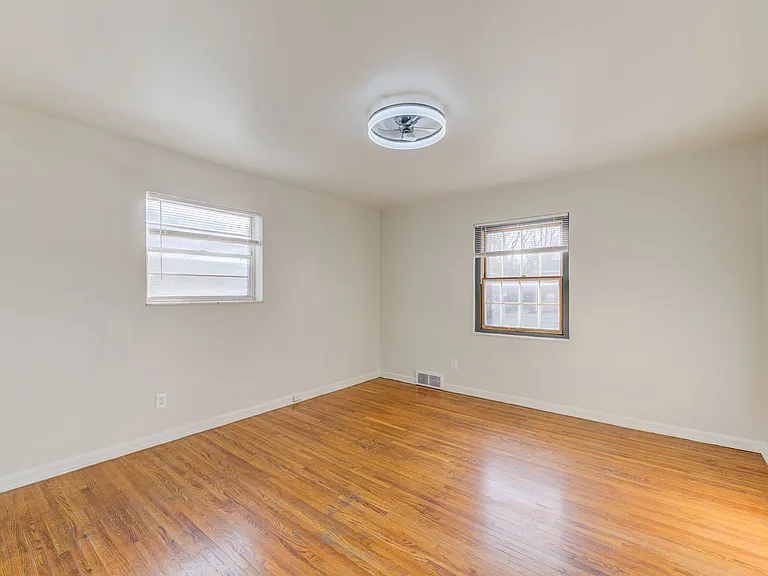(483) 5830-44 Bermuda Rd — Photo 9