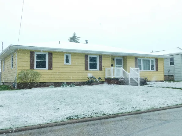 1916 Pinefield St, Muscatine, IA 52761
