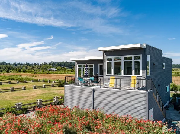 2573 Sunlight Beach Road, Clinton, WA 98236