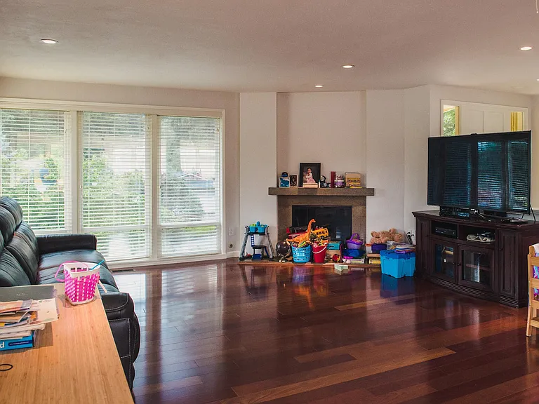 14512 SE 45th Pl — Photo 3