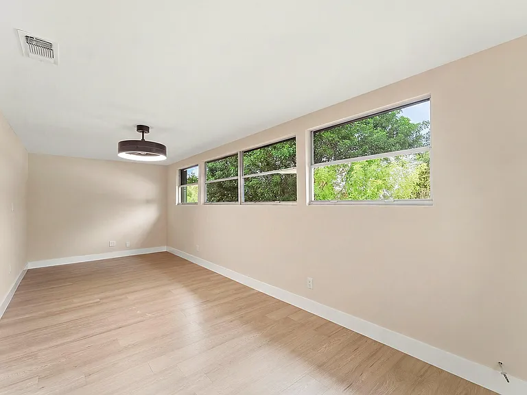 22267 SW 57th Ave — Photo 13