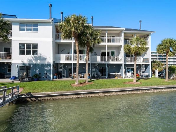 9939 1st St E, Treasure Island, FL 33706