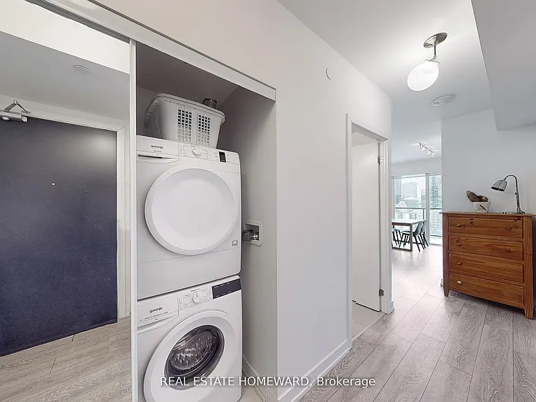 159 Wellesley St E #1809 — Photo 16