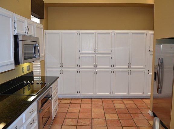 3rd image of 5233 Beverly Dr