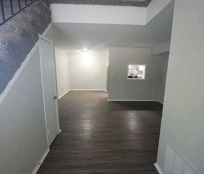 1043 Scarborough Ct #K1 — Photo 2