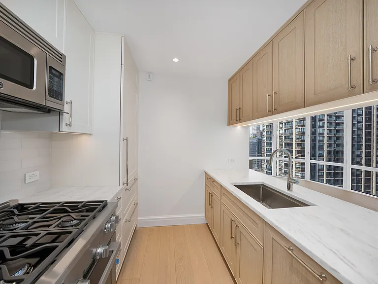 400 E 84th St #20A — Photo 3