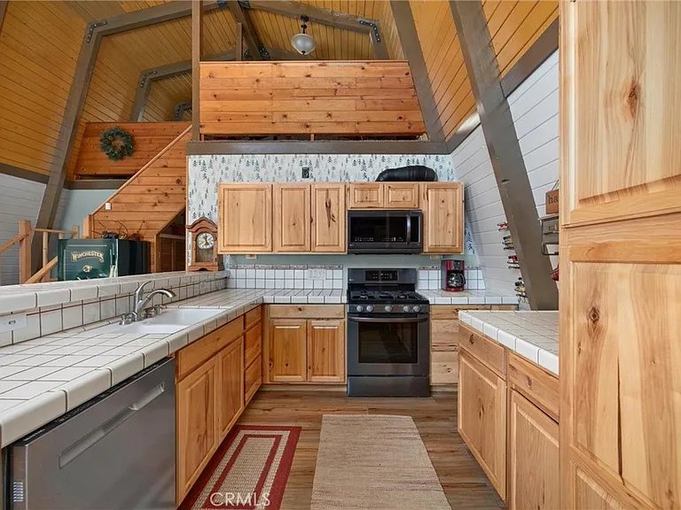 2116 Glacier Dr — Photo 7