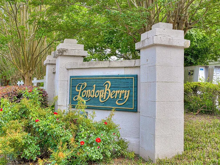 23 Londonberry Ln — Photo 4