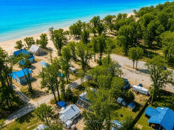 2 Beach Ave, Norfolk County, ON N0E 1M0