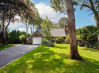 11 Nassau Rd, Hampton Bays, NY 11946