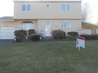 1010 Thompson Dr, Bay Shore, NY 11706