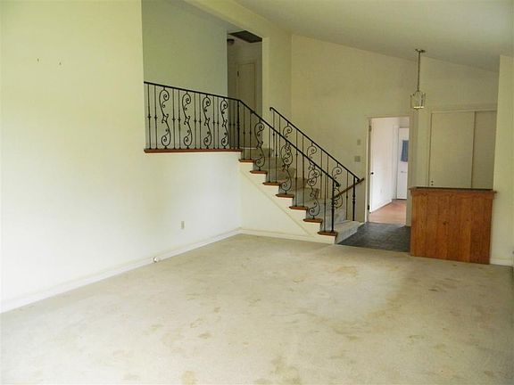 5th image of 1036 S Dogwood Dr