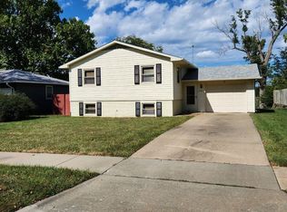 5020 SW 31st St, Topeka, KS 66614