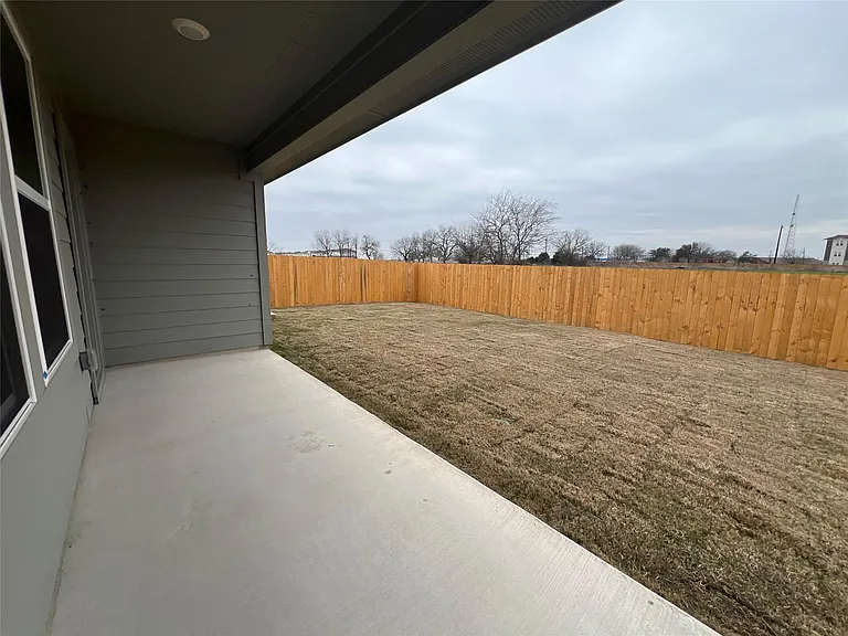 221 Wirecrested Dr — Photo 2