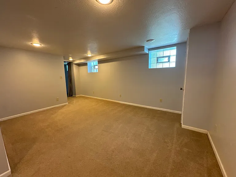 1444 Hyde Park Ave — Photo 16