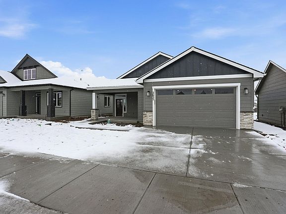 3rd image of 2635 N Rydal Ln