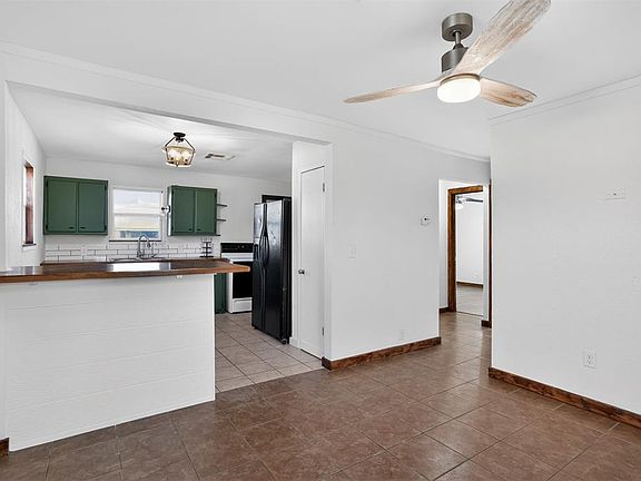 3rd image of 309 W Elm St