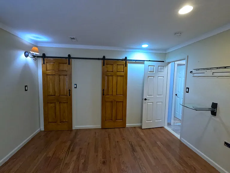 418 Bridge St — Photo 13