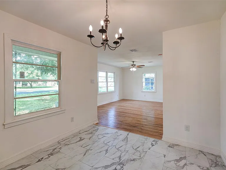 1319 Elm St — Photo 13