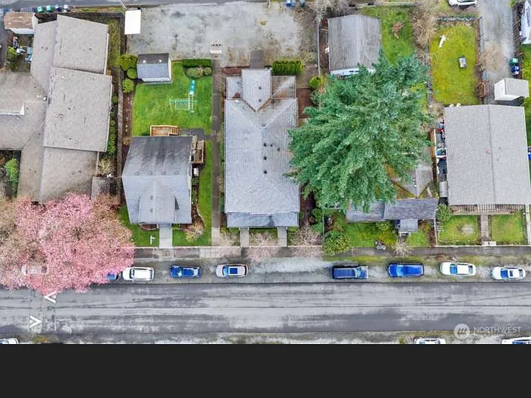 262 SE Andrews St — Photo 10