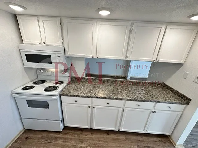 Freedom Flats — Photo 45