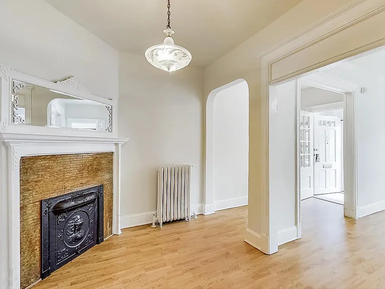 137 R St NE — Photo 5