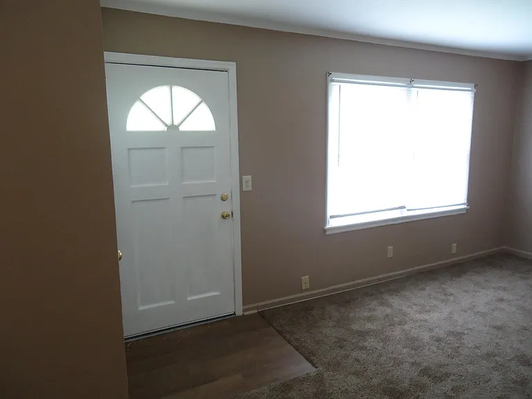 5692 N Lewis Ave — Photo 3