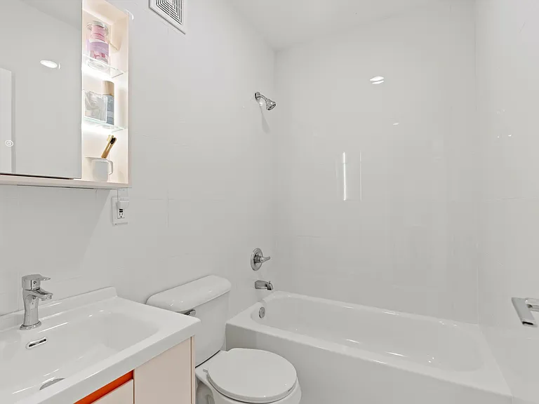 1504 Perry St #202 — Photo 7