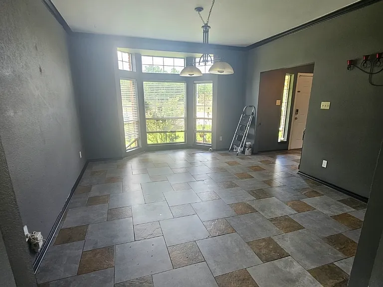 1929 Lakeview Cir — Photo 3