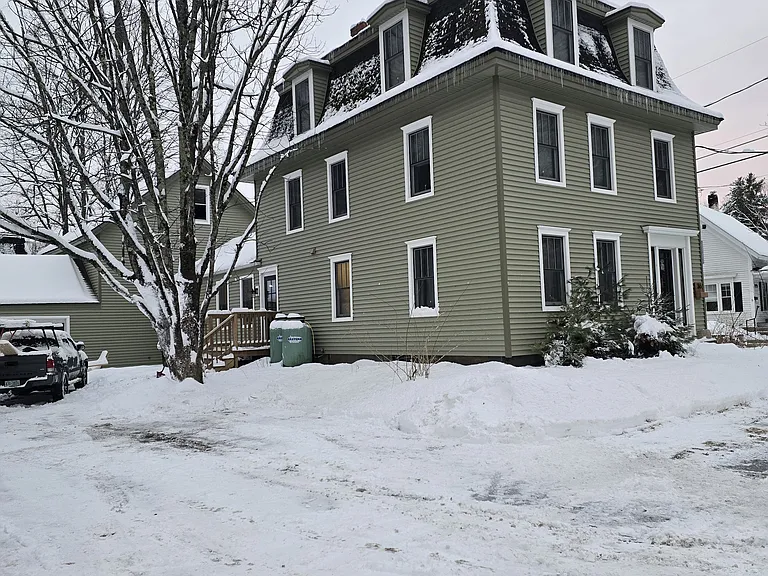Pleasant St — Photo 1