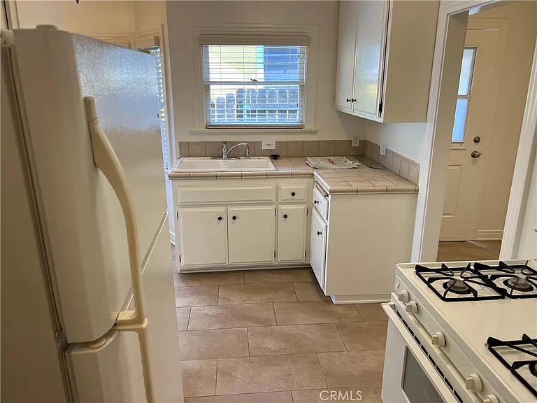 136 Poinsettia Ave — Photo 9