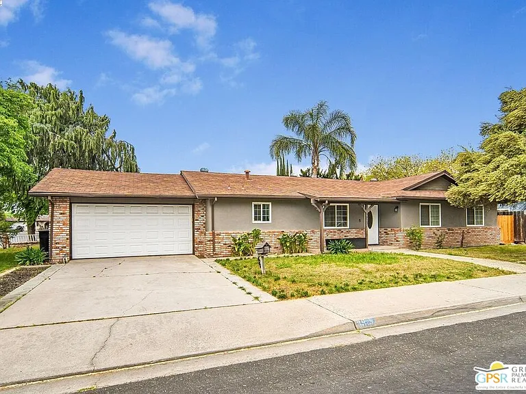 1925 Cota Way — Photo 2