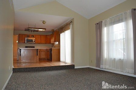 5th image of 301 Harbour Pointe Dr