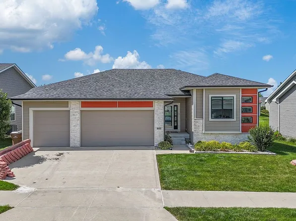 617 SE 14th St, Grimes, IA 50111