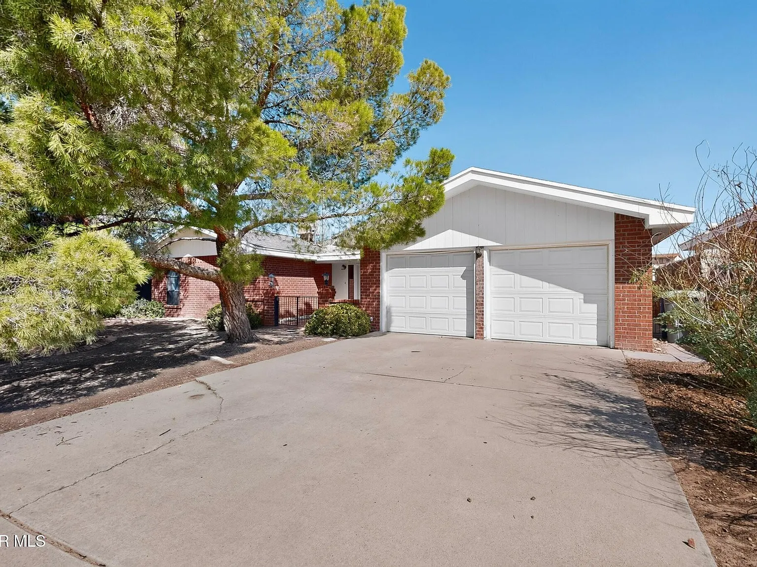 3 bed, 2.0 bath, 1936 sqft, $1,750 — Photo 3