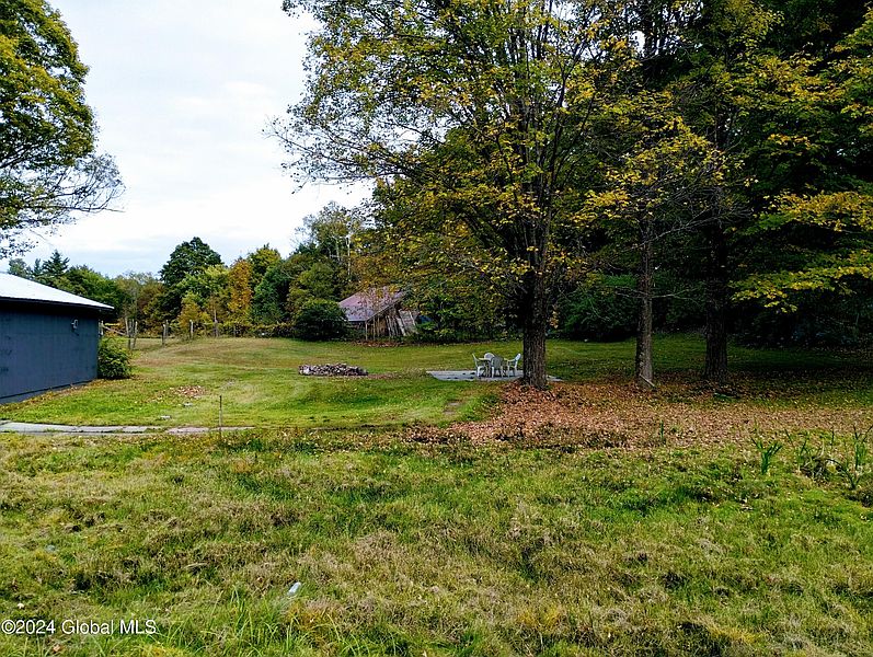 5th image of 8 Bartlett Pond Road