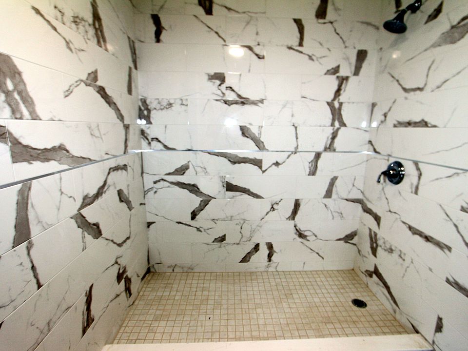 2nd image of 2517 Voorhies Ave #1Z