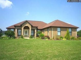 11571 Grand Valley Dr NW, Uniontown, OH 44685