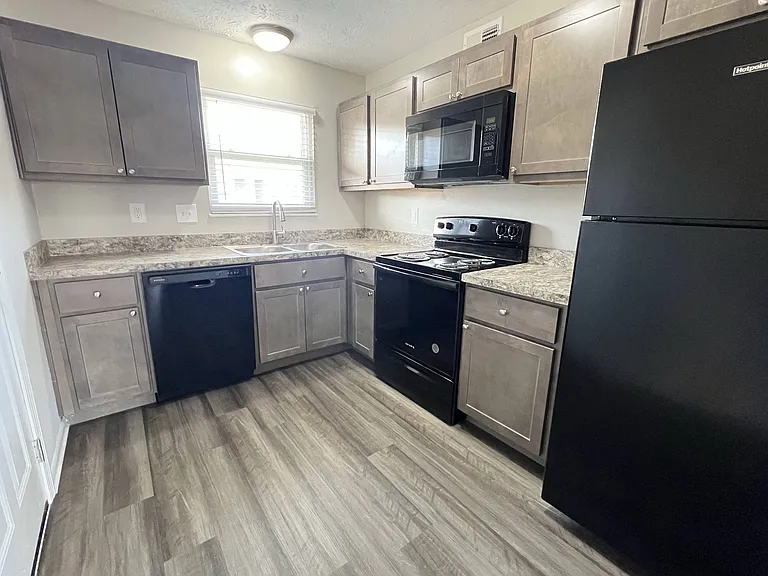 Revere Village Apartments — Photo 104