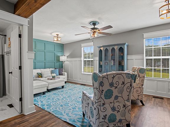 4th image of 1626 Moore Ct